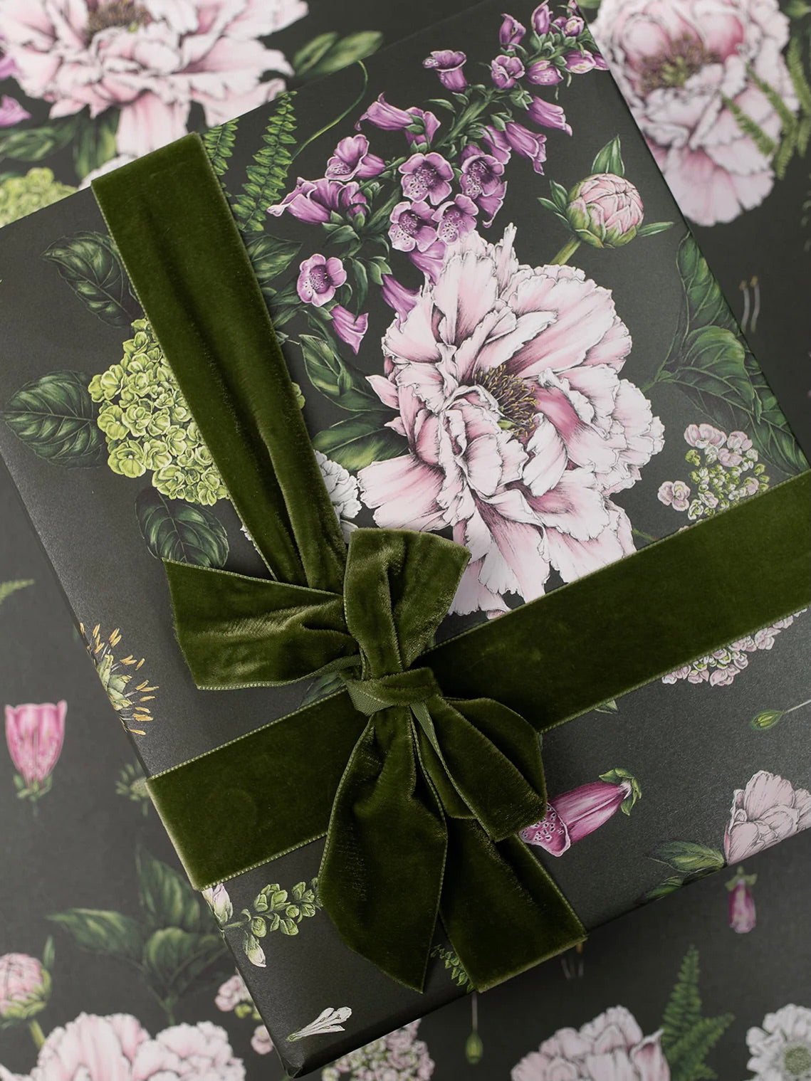 Summer Garden Dark Green Gift Wrap